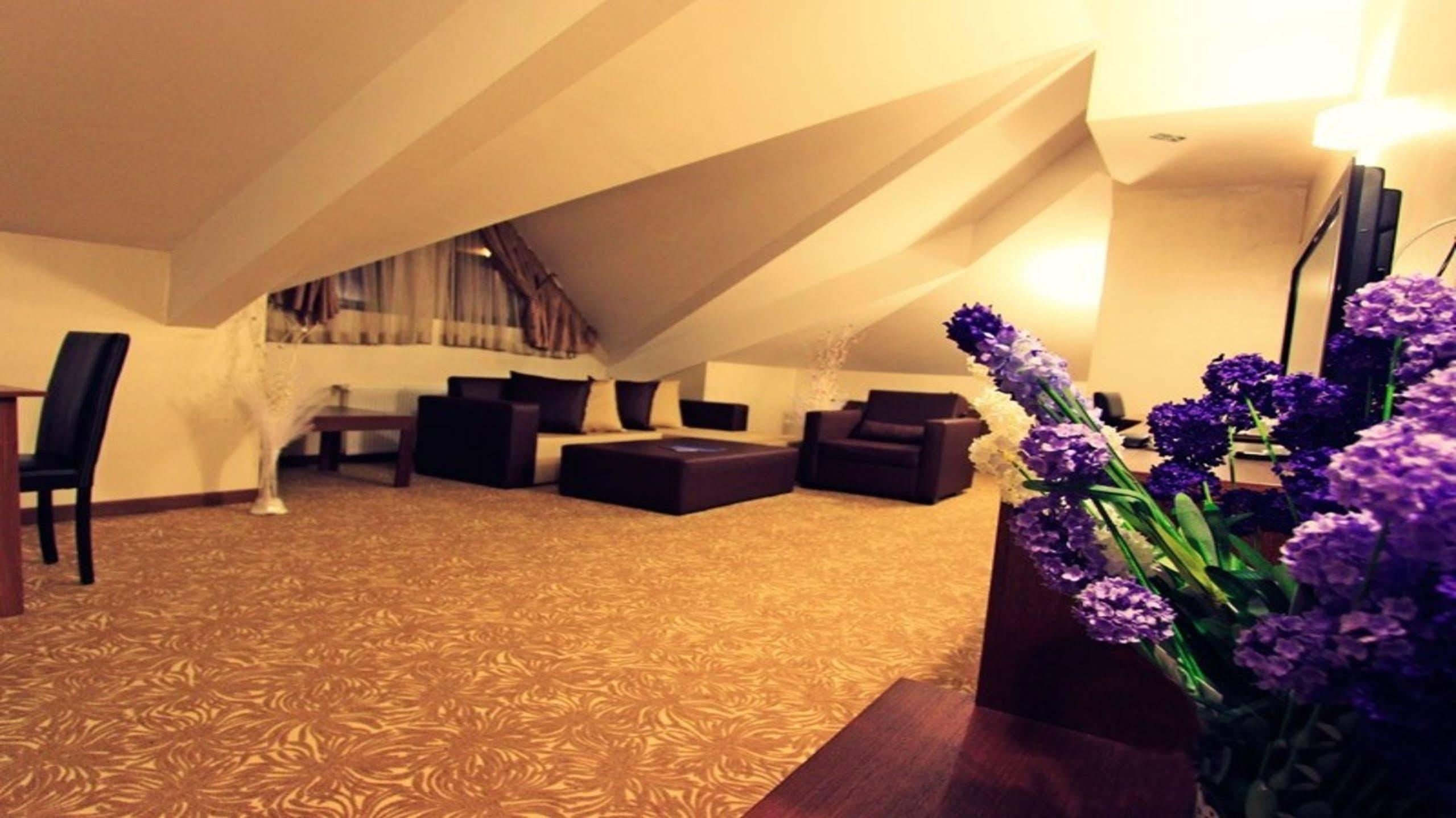 Highway Otel Elmalık Exterior foto